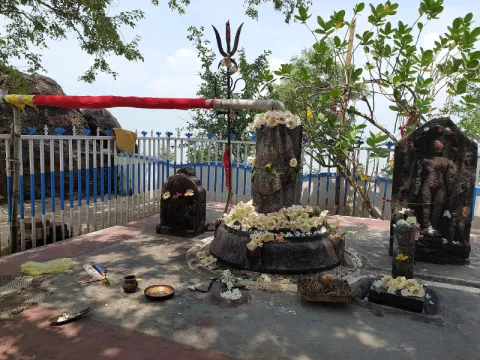 Pareshnath-Shiv-Temple-listing.webp