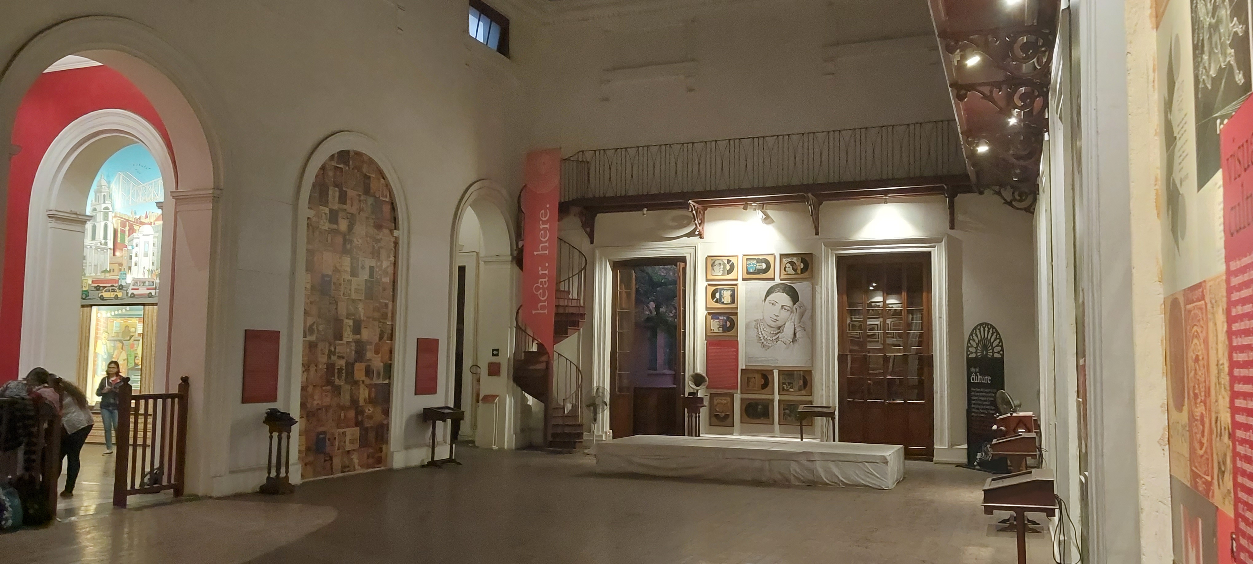 <p>An interior shot of the Metcalfe Hall. (Picture by Pinakpani, Wikimedia Commons)</p>