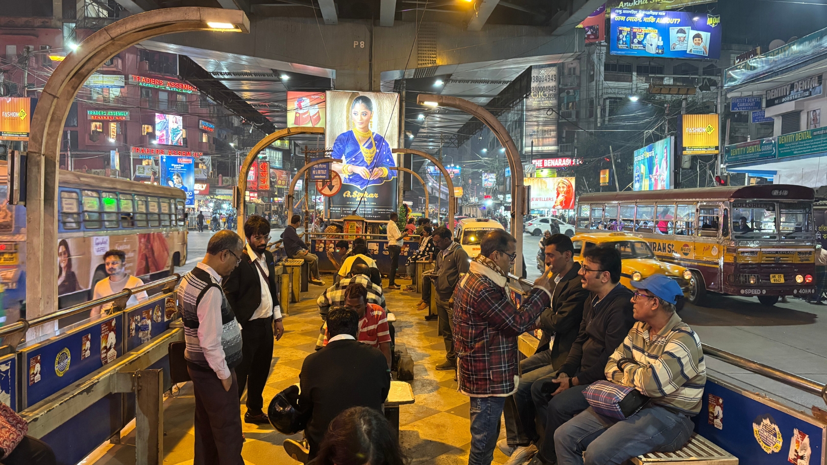 <p>The chess club under the Gariahat flyover. </p>