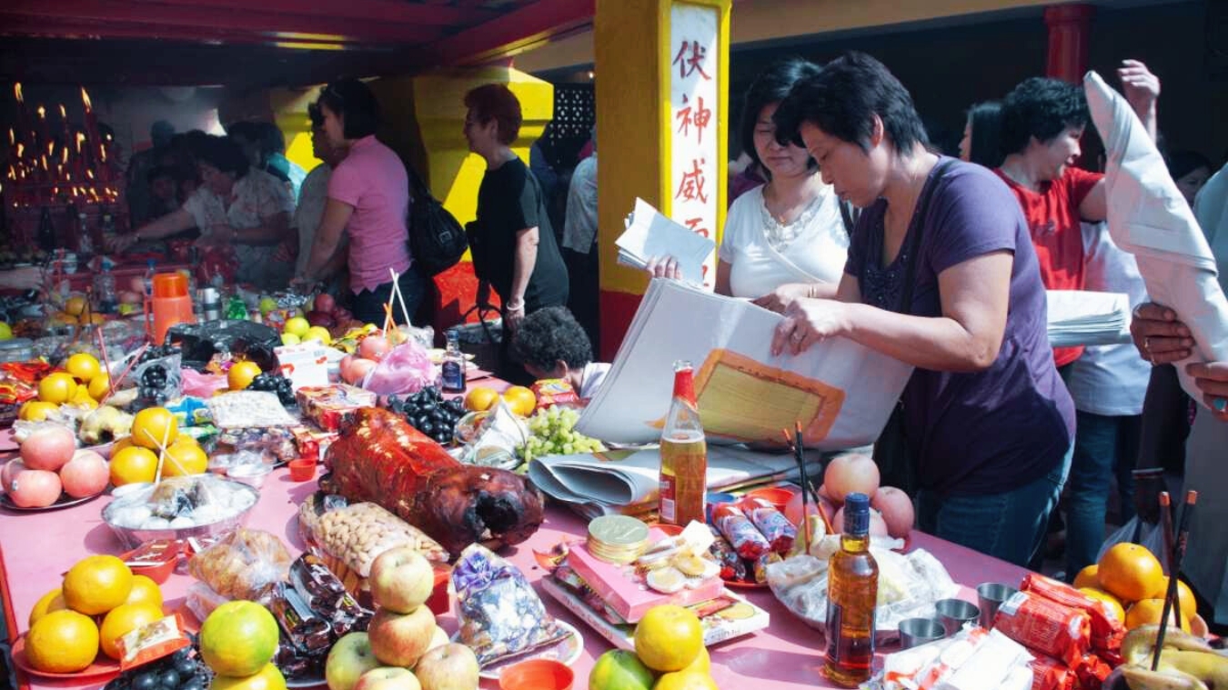 <p>Food offerings brought by Chinese families who travel from Kolkata to visit the temple during Chinese New Year.</p><p> </p>