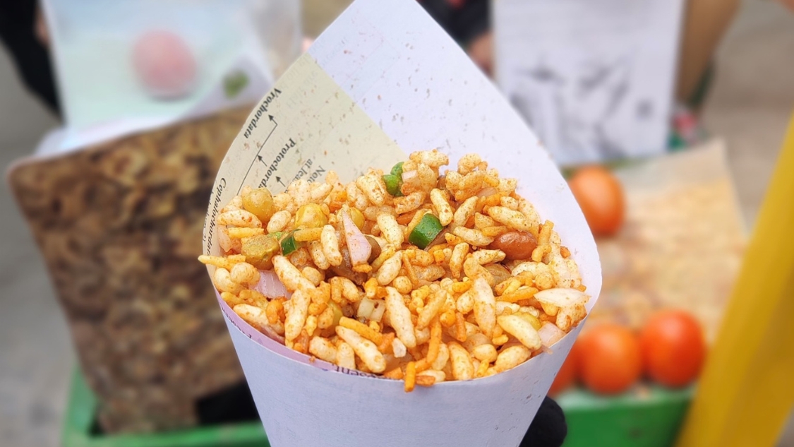 <p>Few snacks capture the spirit of Bengal as beautifully as <em>jhalmuri. (Shutterstock)</em></p>